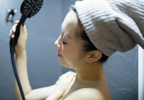 剖腹产洗澡可以用沐浴露吗 剖腹产坐月子可以用沐浴露洗下面吗