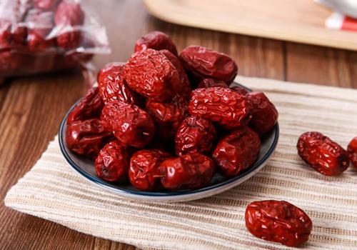 补血吃什么食物（孕妇补血吃什么食物）