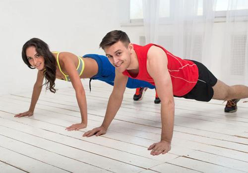 经常做俯卧撑有什么好处（每天做俯卧撑有什么好处和坏处）