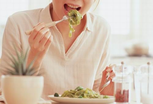 长时间不吃晚饭会怎样(长时间不吃晚饭会怎样减肥)