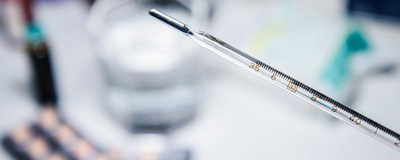 如何判断是否在退烧（怎么判断是否退烧）