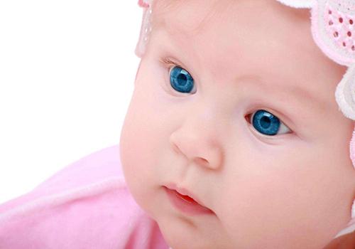 新生儿吐奶不睡觉怎么办(新生儿不睡觉一直吐奶)