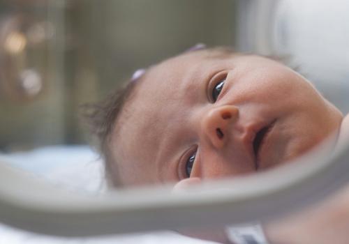 新生儿黄疸降到多少算正常（新生儿黄疸降到多少才算正常）