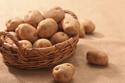 头痛吃什么食物好（发烧头痛吃什么食物好）