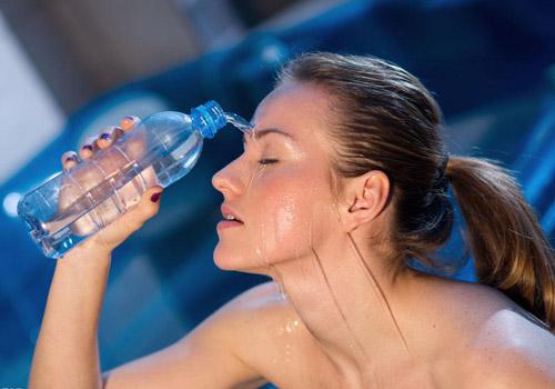 早上跑步前要洗脸吗 早上跑步前要洗脸吗?要涂护肤品吗