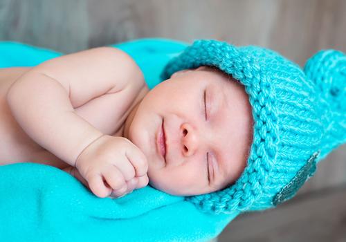 宝宝可以吹风扇睡觉吗 六个月的宝宝可以吹风扇睡觉吗