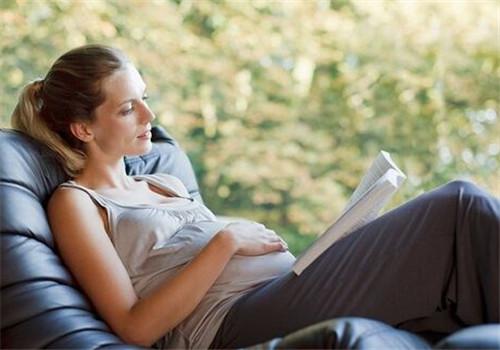 孕妇夏天出汗特别多怎么办（夏天孕妇爱出汗）