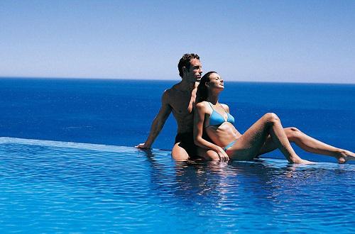 游泳后肚子疼什么原因（小朋友游泳后肚子疼什么原因）