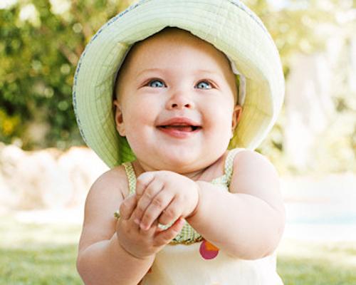 宝宝打嗝的时候可以喂水吗 小孩打嗝能喂水吗