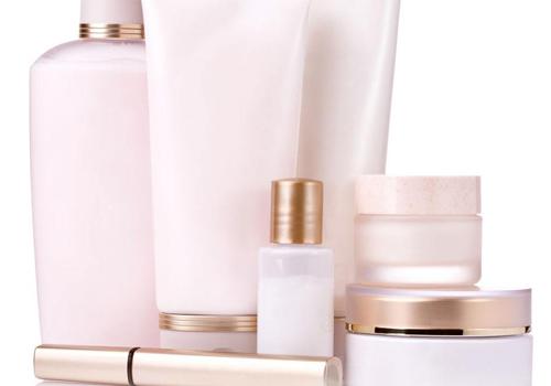 化妆品引起的皮肤过敏有哪些（化妆品引起的皮肤过敏有哪些症状）