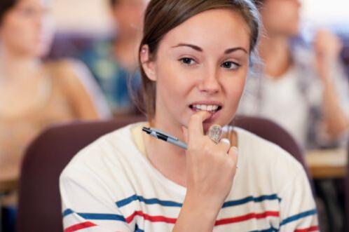 7个不经意小动作可危害身体健康（对身体有益的小动作）