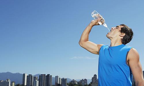 跑完步不能喝水吗（跑完步不能喝水吗减肥）