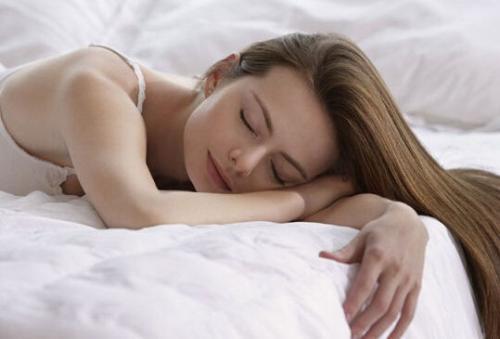 经期犯困是怎么回事啊（经期犯困是怎么回事啊女性）