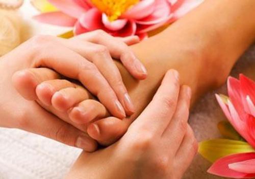 淘米水泡脚有什么好处（淘米水泡脚有什么好处和坏处）