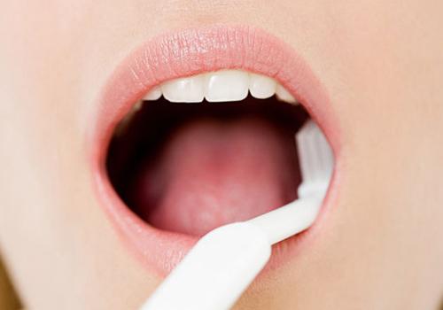 去口臭的最简单有效的办法 去口臭简单方法