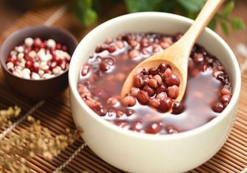 月经期间怎么排污血（月经期间怎么排出污血）