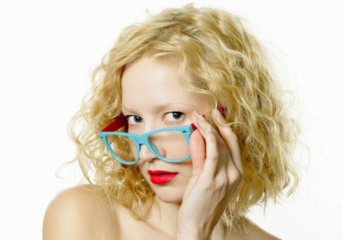 长期戴眼镜造成眼睛凹陷怎么恢复 经常戴眼镜眼睛凹陷怎么恢复