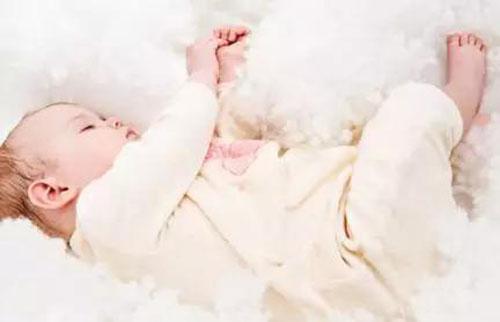 宝宝为什么喜欢踢被子（孩子为什么喜欢踢被子）