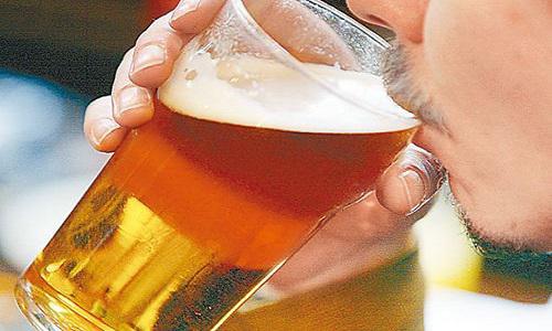 高血压喝酒的危害有多大（高血压喝酒的危害有多大图片）