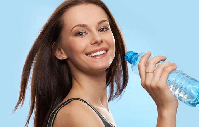 夏天怎么喝水好 夏天应该多喝什么水