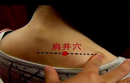 按摩肩井的好处（肩井按摩手法）