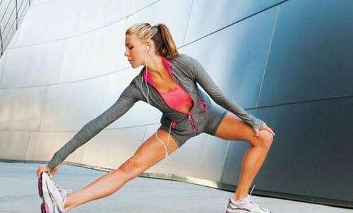 跑完马拉松腿疼怎么办（马拉松跑完腿疼如何恢复）