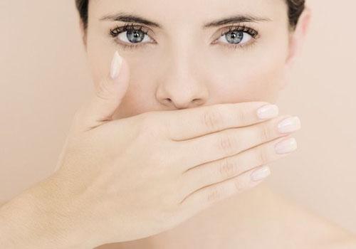 早上起床后口臭怎么回事（早晨起床后有口臭是什么原因）