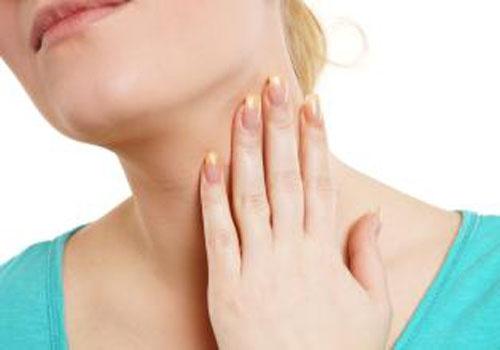 喉咙痒咳嗽可以吃阿莫西林吗（喉咙痒咳嗽能不能吃阿莫西林）