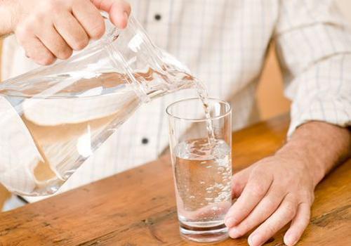 哪些人晨起之后别喝水 早晨起来要喝水吗