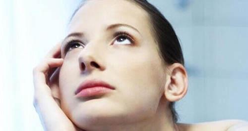 女性下面异味怎么回事 女性下面出现异味怎么办