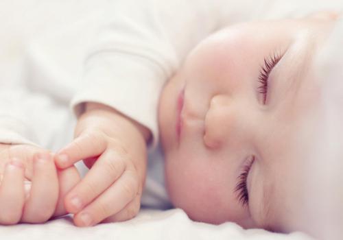 宝宝脐带出血是不是快脱落了 婴儿脐带快脱落的时候有点出血