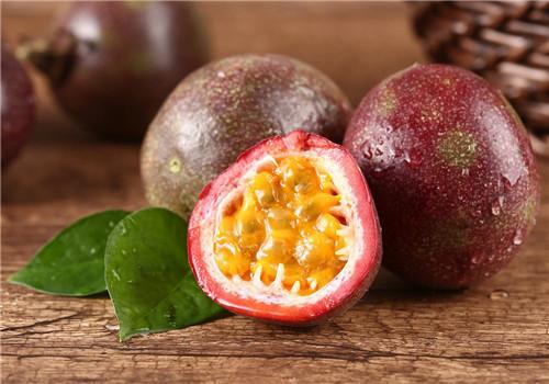 湿气重可以吃百香果吗（湿气重可以吃百香果吗女性）