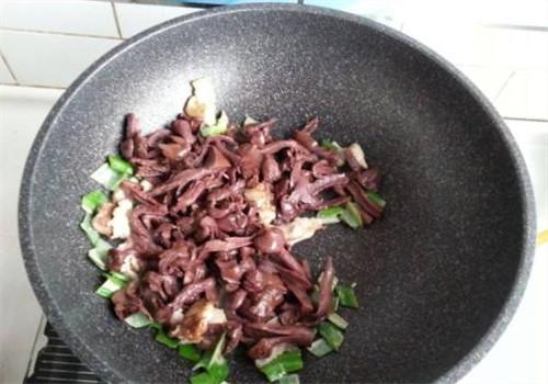 红蘑的功效与作用（红蘑的药用价值）