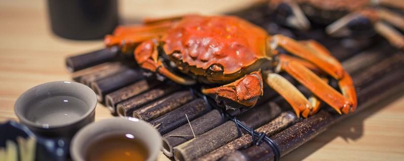 吃完螃蟹头晕冒汗是怎么回事（吃完螃蟹头晕冒汗是怎么回事儿）