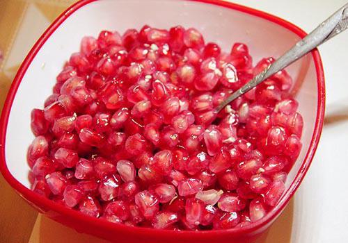 一岁的宝宝吃了石榴籽怎么办(一岁的宝宝吃了石榴籽怎么办呀)