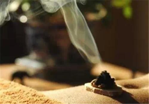 艾叶灰有什么作用（艾叶灰有什么作用与功效）