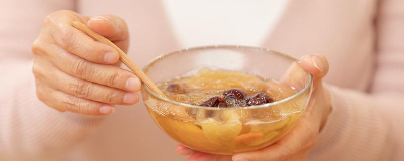 红豆黑豆银耳汤的功效（红豆黑豆银耳汤的功效和作用）