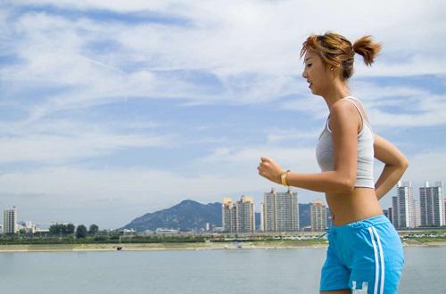 跑步时要收腹吗 跑步的时候收腹还是不收腹