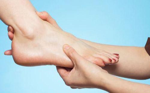 脚冷是什么原因（脚冷是什么原因引起的）