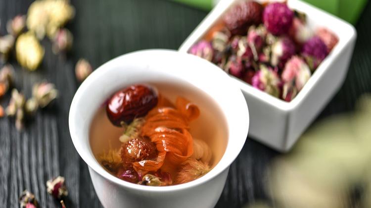 红玫瑰和蜂蜜一起喝有什么功效(红玫瑰和蜂蜜一起喝有什么功效与作用)