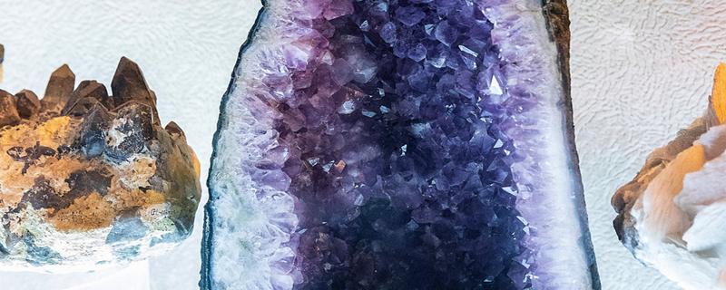 紫朱砂的功效与作用(紫朱砂的作用和功效与作用)