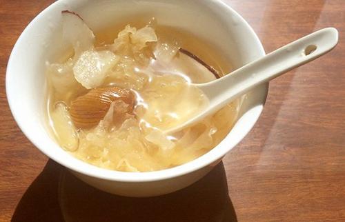 海底椰银耳糖水