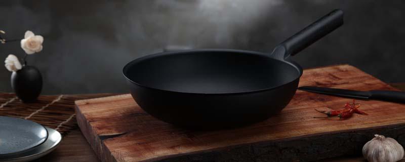 不粘锅有划痕还能用吗（麦饭石不粘锅有划痕还能用吗）