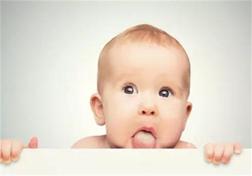 宝宝舌苔发白怎么办 四十天的宝宝舌苔发白怎么办