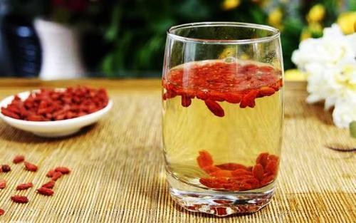 枸杞子泡水喝的功效 细数枸杞子的副作用