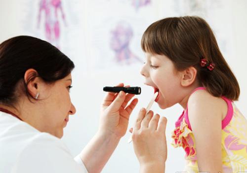 鱼刺卡喉咙自救有妙招 小孩鱼刺卡喉咙自救有妙招