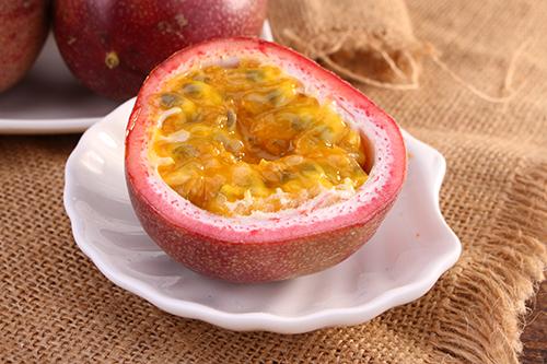 百香果泡水用冷水还是温水(百香果泡水用冷水还是温水好)