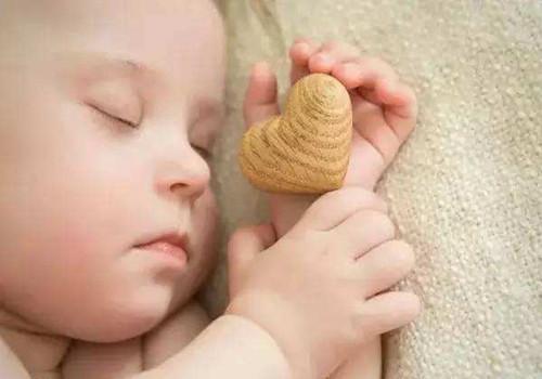 抱着睡,放下醒的原因 抱着睡,放下醒的原因是什么