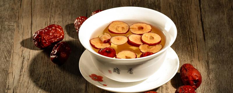 经常红枣泡水喝有什么好处（经常红枣泡水喝有什么好处吗）