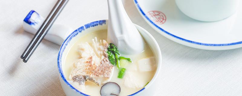 鲫鱼冬瓜汤的功效与作用(鲫鱼冬瓜汤的功效与作用长什么样)